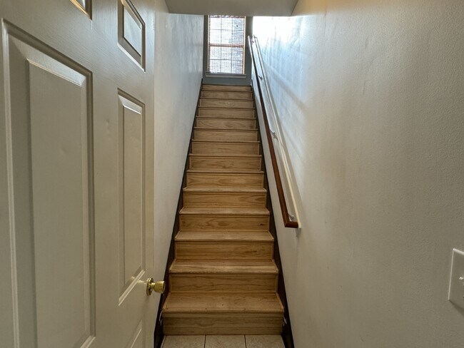 Building Photo - 3 BD/2 BA - Two Story Home in Mid-town Wil...