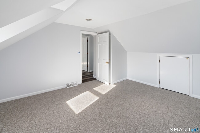 Building Photo - 37 Gaymoor Dr