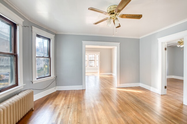 Building Photo - 226 Ledgeside Ave