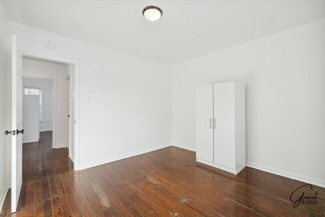 Building Photo - 242 Harmon St