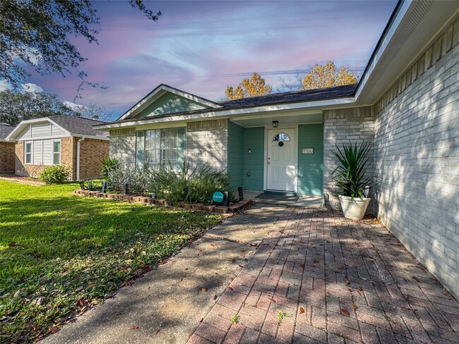 Building Photo - 2706 Orion Dr