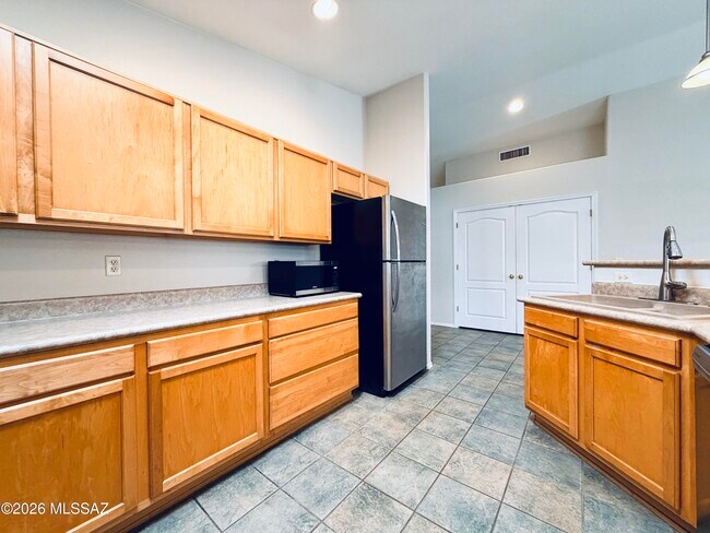 Building Photo - 2875 W Simplicity Dr