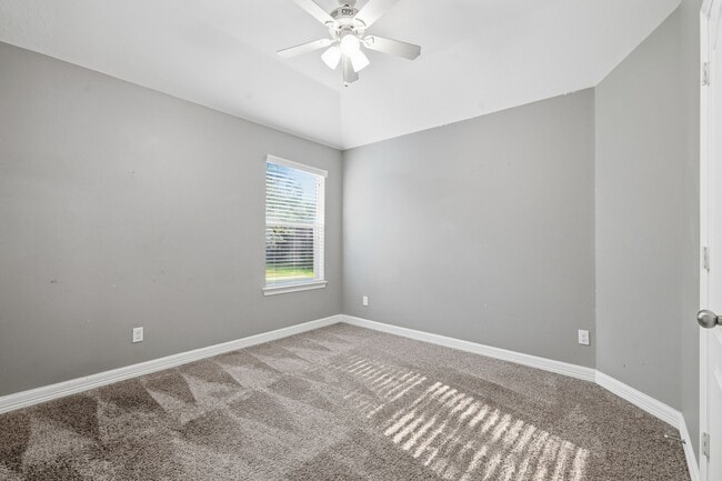 Building Photo - 1715 Round Oak Ln