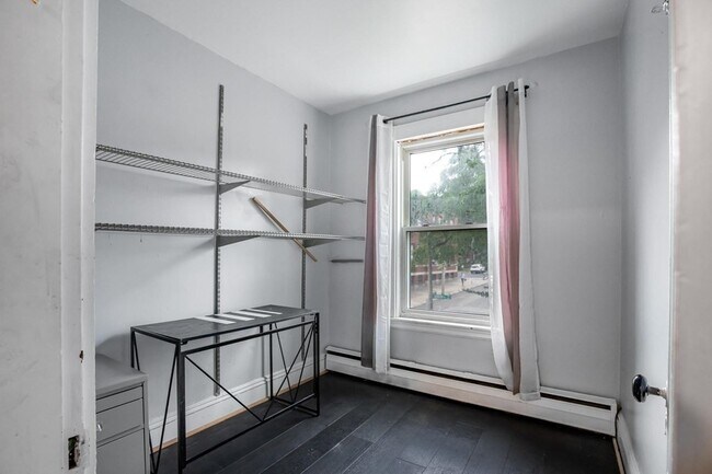 Building Photo - 5 Gordon Pl