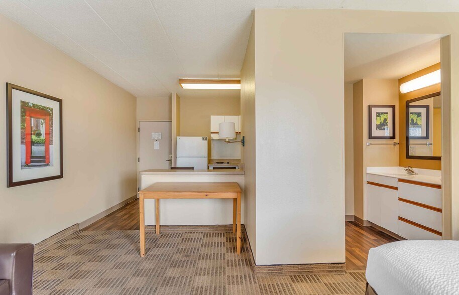 Building Photo - Furnished Studio-Chicago - Lombard - Oak Brook