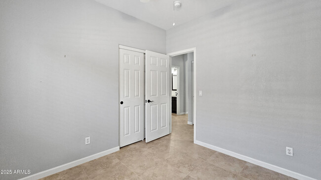 Building Photo - 14354 W Weldon Ave