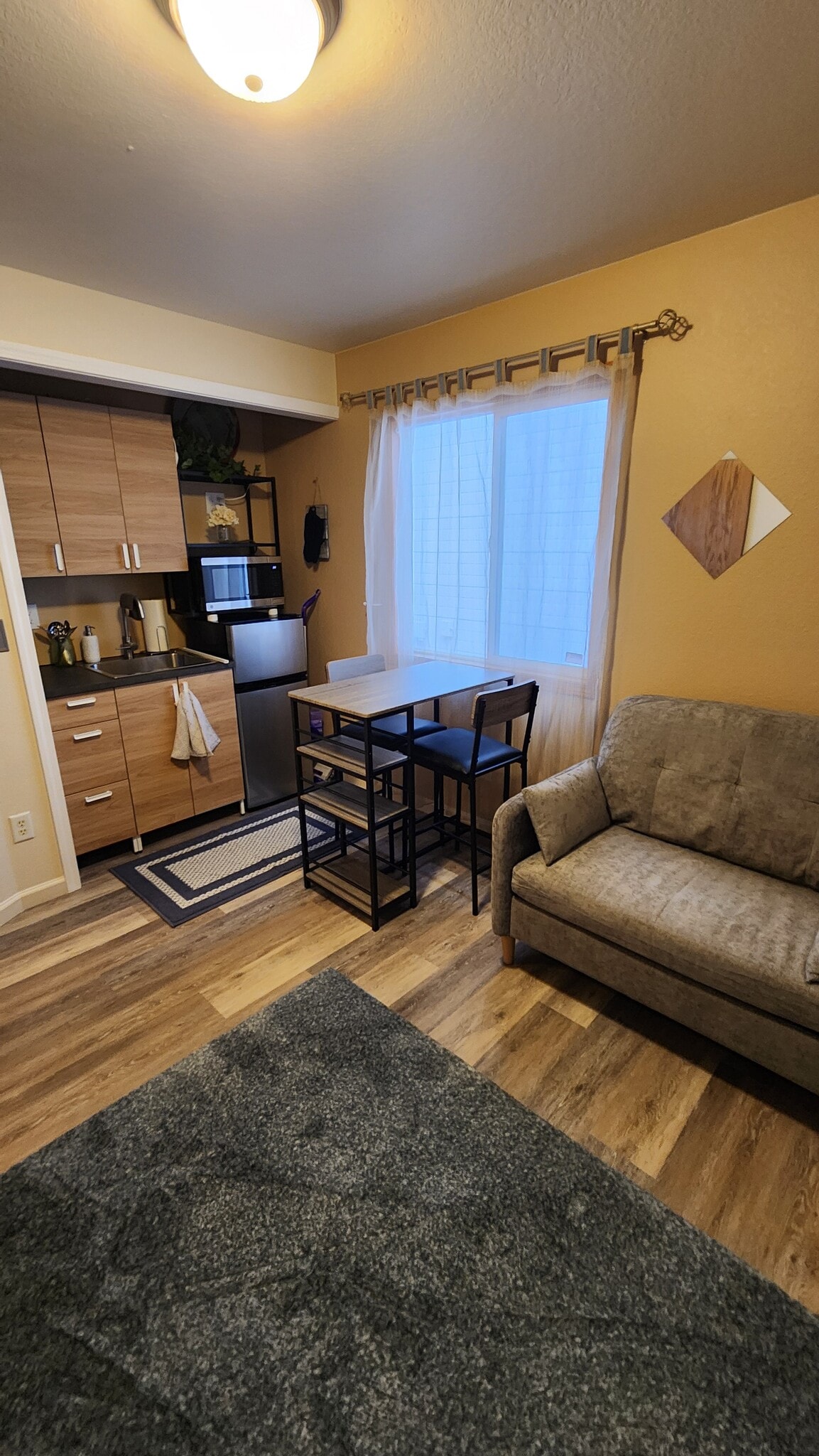 Building Photo - 371 Cardinal Ave