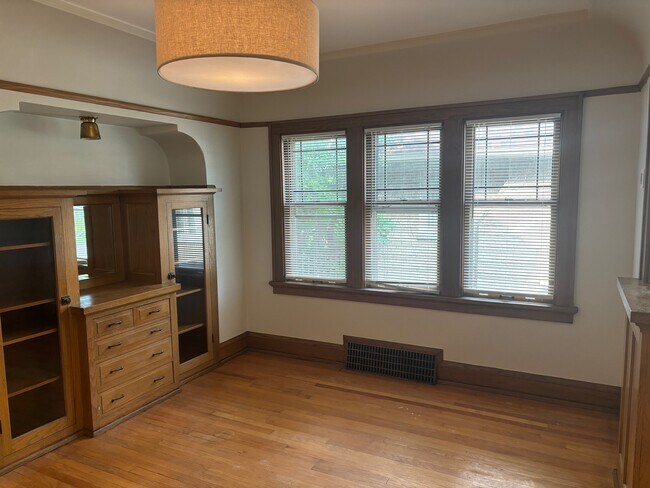 Building Photo - 5412 W Vine St