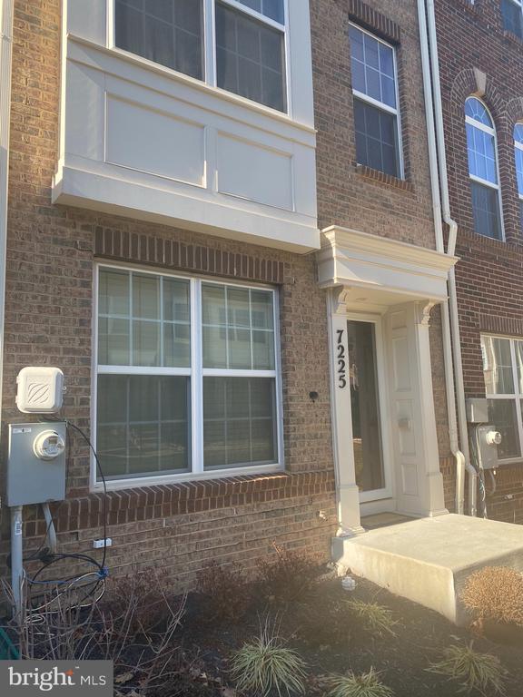 Building Photo - 7225 Barrberry Ln