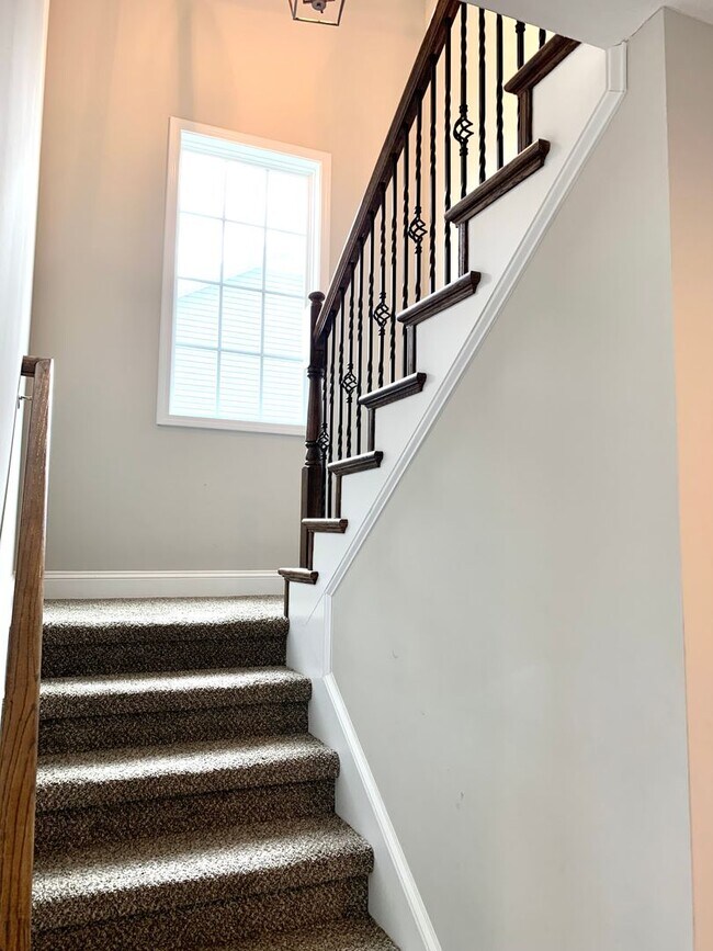 Building Photo - 712 Banister Dr