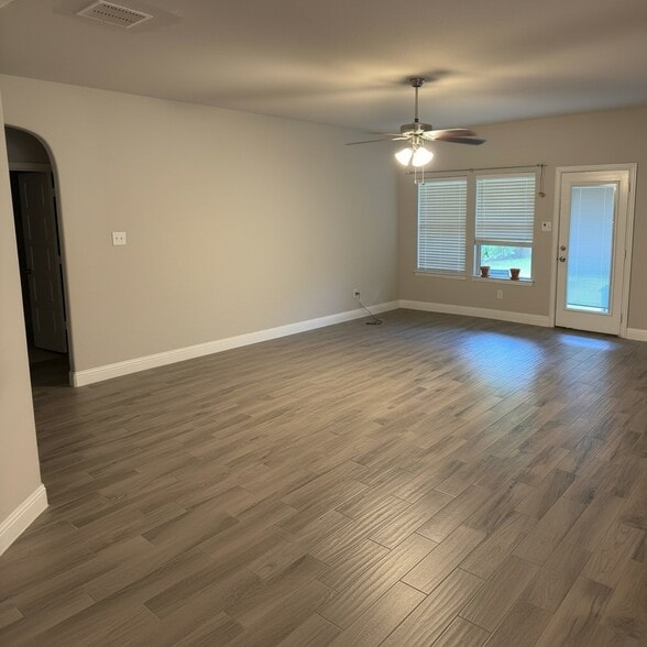 Building Photo - 337 Daleview Dr