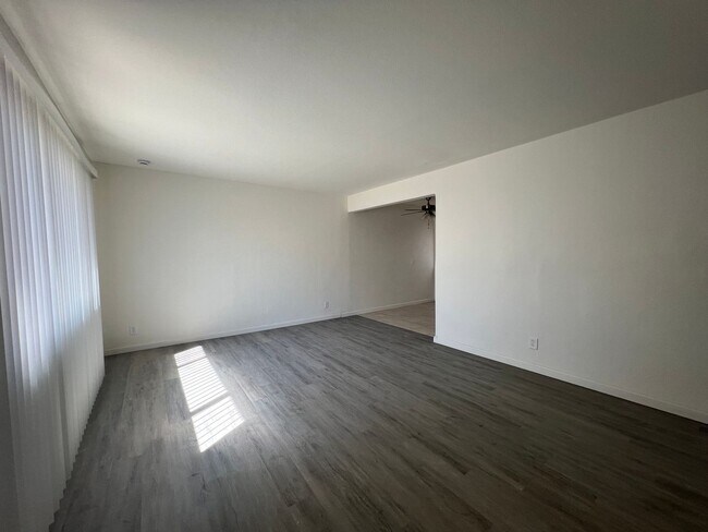 Building Photo - P056