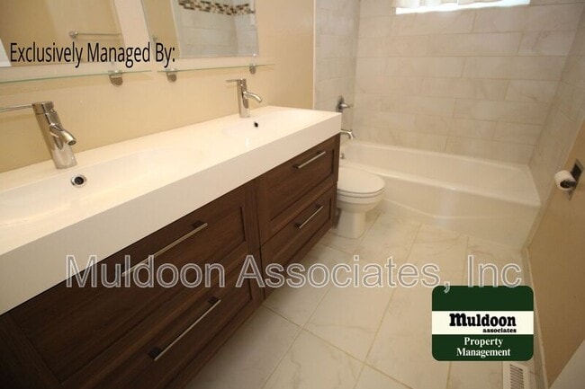 Building Photo - 606 Placid Rd