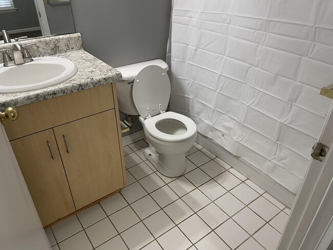 Building Photo - 2719 W Tharpe St