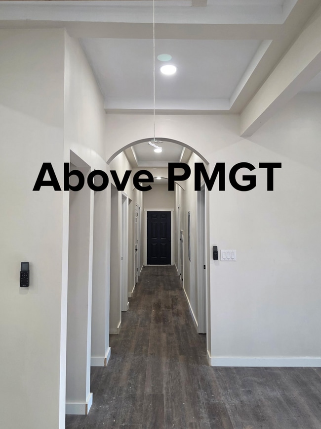 Building Photo - New remodeled 4 bedroom & 4 Bathroom Single Family home can also qualify as a student home.