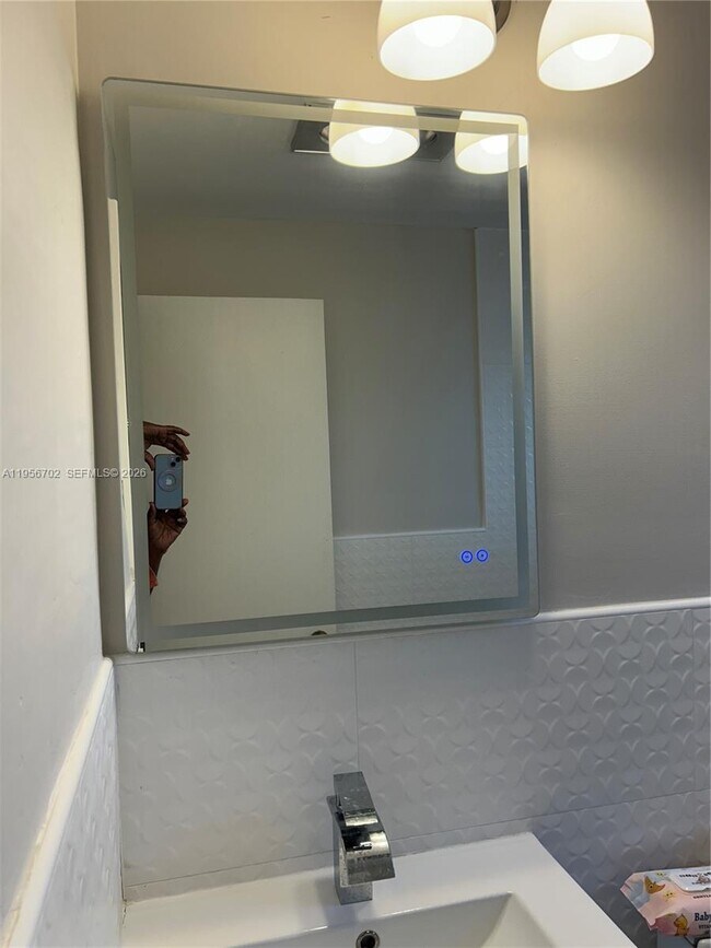 Building Photo - 270 NE 191st St