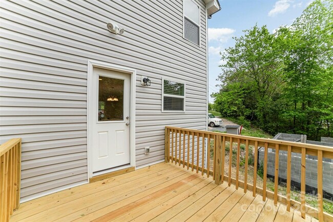 Building Photo - 213 Rosemont Ave