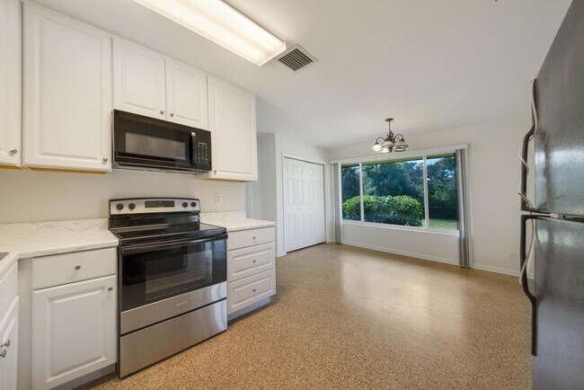 Building Photo - 2022 Collier Ave