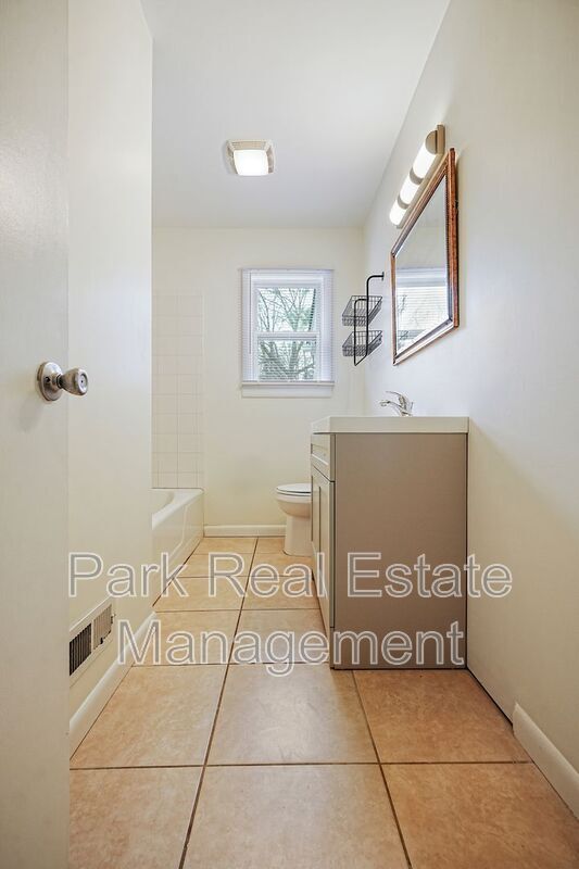 Building Photo - 607 N Greensboro St