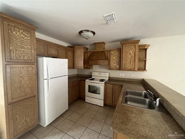 Building Photo - 13 South Dr