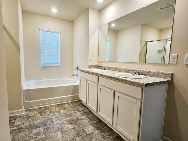 Building Photo - 306 Walnut Grv Wy