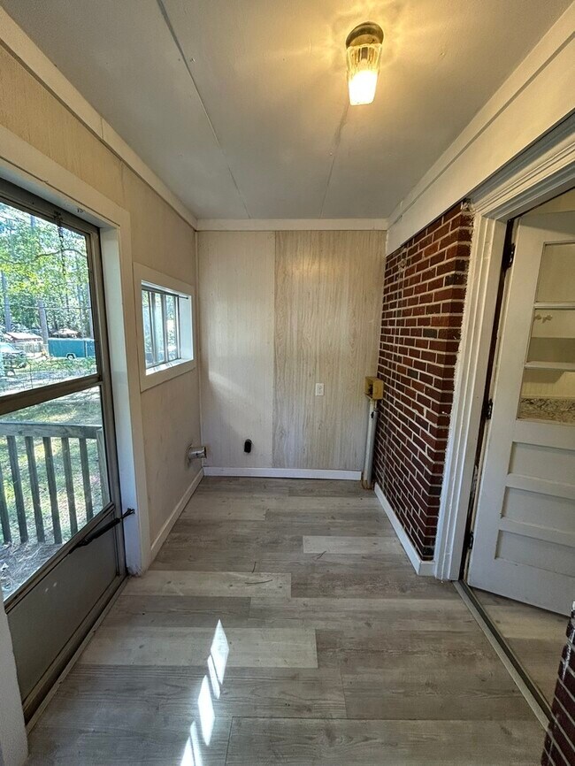 Building Photo - 2624 Marling Dr