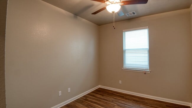 Building Photo - Spacious Single-Family Home Available Now!