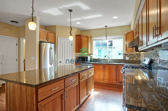 Building Photo - 4 Bed and 2.5 Bath Beautiful Condo is Avai...