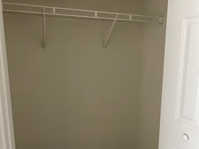 Building Photo - Spacious 1st Floor 2 Bed, 2 Bath Condo with New Carpet | Gated Community Near Universal Studios!