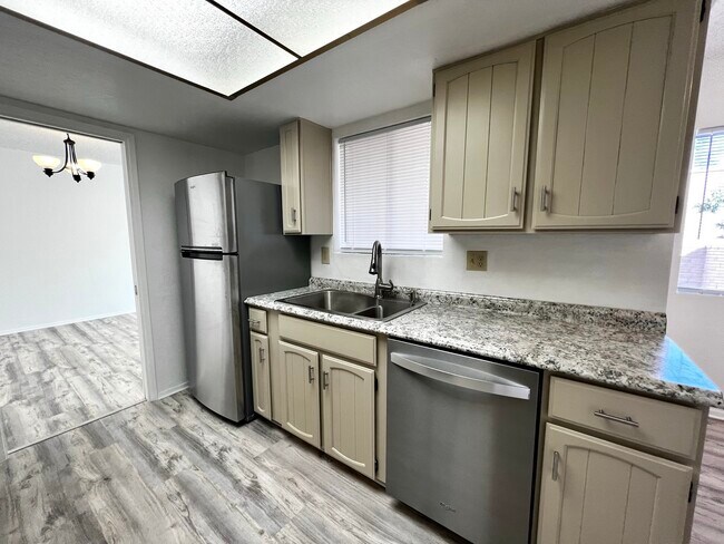 Building Photo - 2024 S Birdie Cir