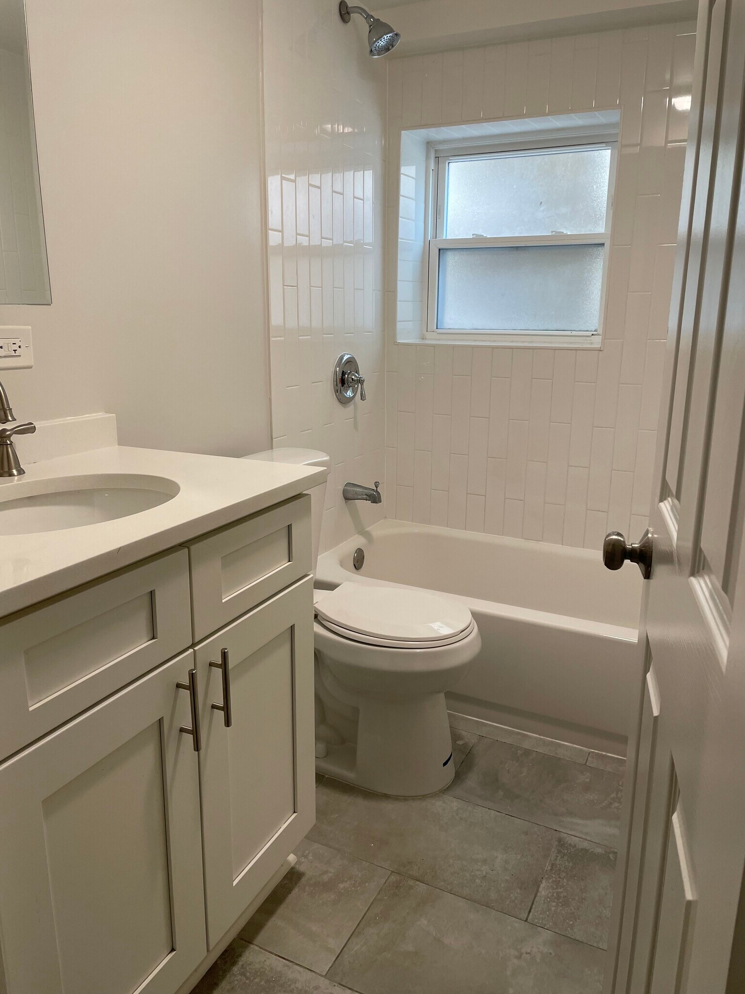 Building Photo - 2428 N Avers Ave