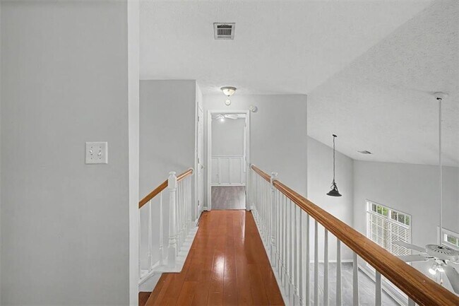 Building Photo - 665 Peachtree Trails Dr
