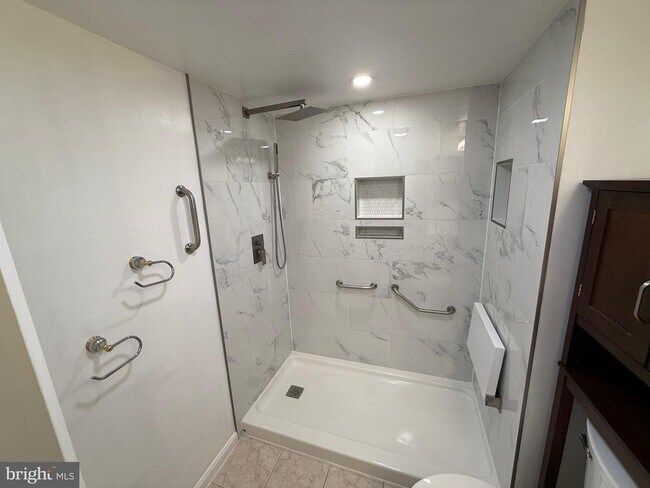 Building Photo - 5866 Orchard Hill Ct