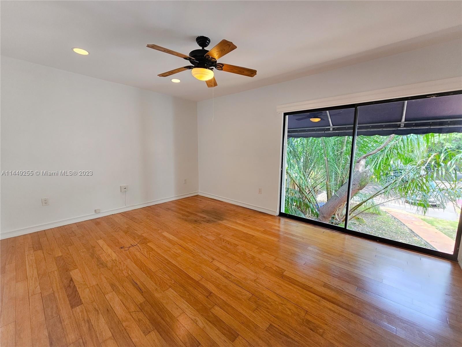 Building Photo - 2989 Bridgeport Ave