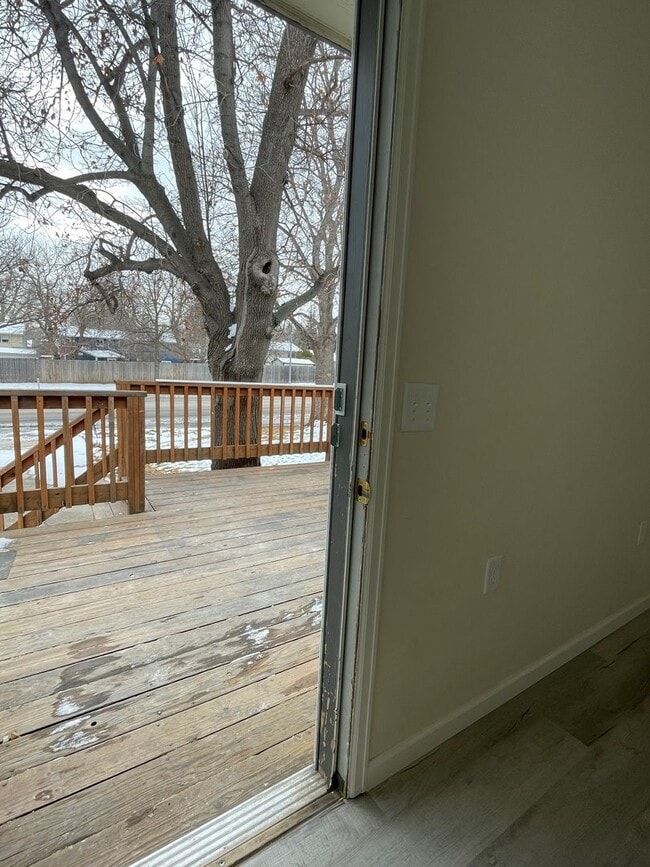 Building Photo - STUDENTS WELCOME! Spacious 3-Bedroom / 1-Bath Duplex w/ Fenced Backyard