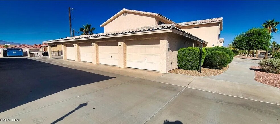 Garage - 2095 Mesquite Ave