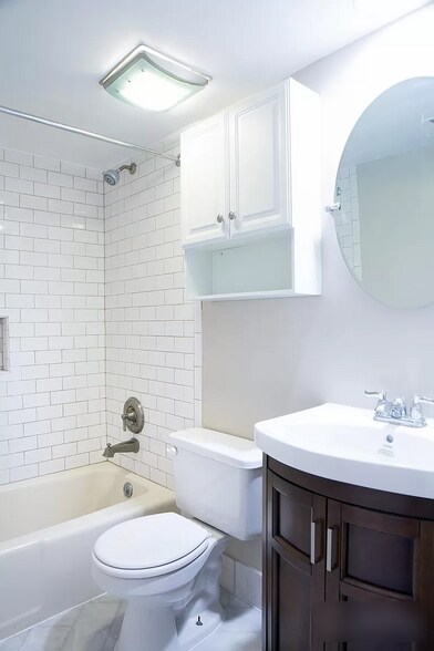 MA Bath 1 - 1625 Q St NW