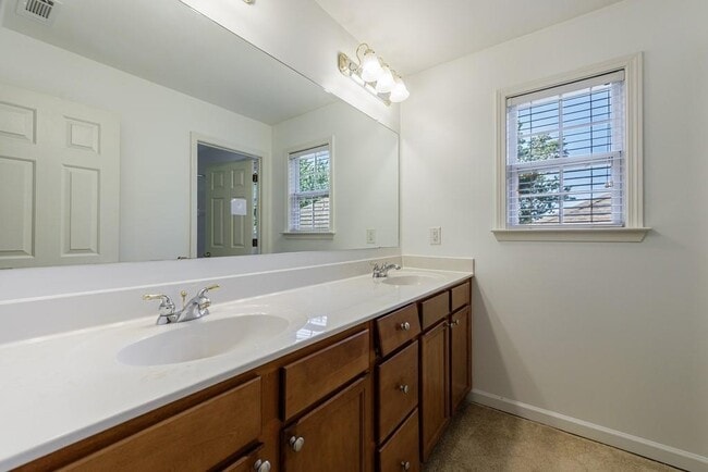 Building Photo - 279 Collins View Ct