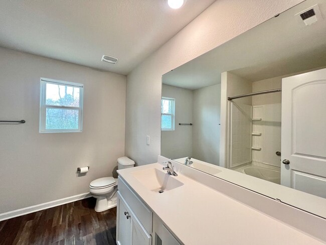 Building Photo - Charming 3BD, 2BA Zebulon Home in a Quiet HOA Community with Amenities