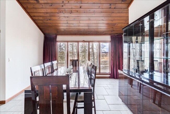 Building Photo - 441 Burlingham Rd