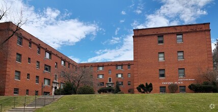 Building Photo - Large sun-lit 1 bedroom in heart of Shadyside
