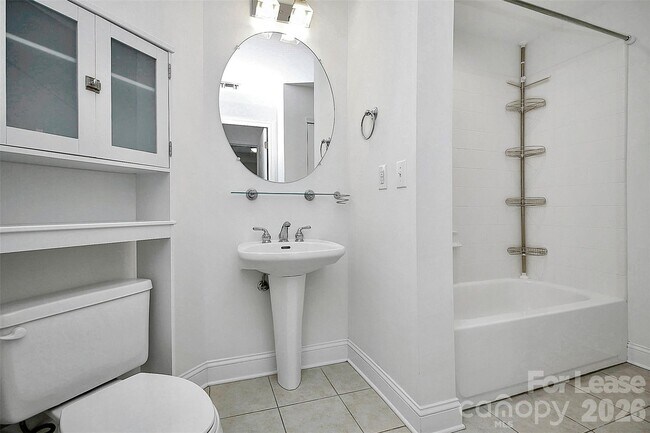 Building Photo - 401 N Church St