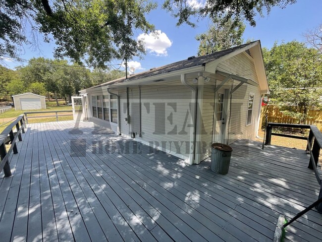 Building Photo - Cozy Lake View 2 Bed 1 Bath house for rent!
