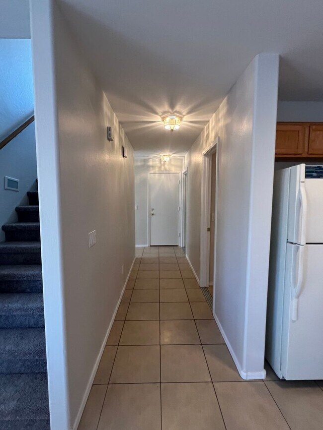 Building Photo - 1776 square foot 3 Bedroom home in El Mirage