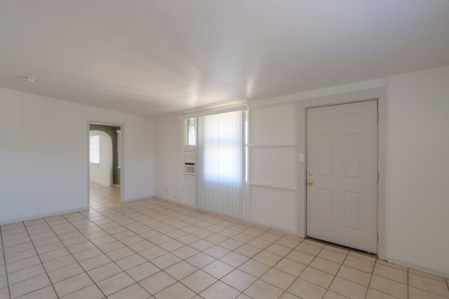 Building Photo - 3 Bedroom with Bonus Room and with Large Y...