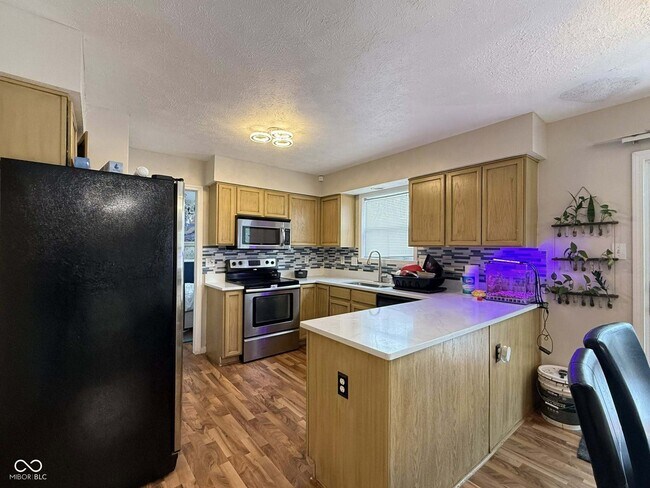 Building Photo - 8607 Longspur Ct