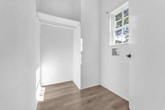 Building Photo - All Units Are Available With Brandnew Full Appliance Package