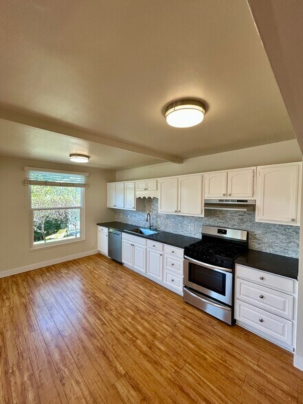 Building Photo - 1226 S Mullen Ave