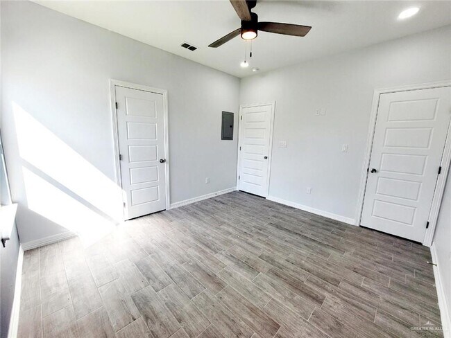 Building Photo - 3815 Las Vistas Ln