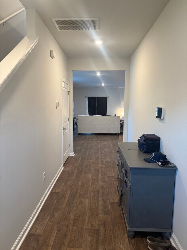 Building Photo - 257 Watersglen Dr